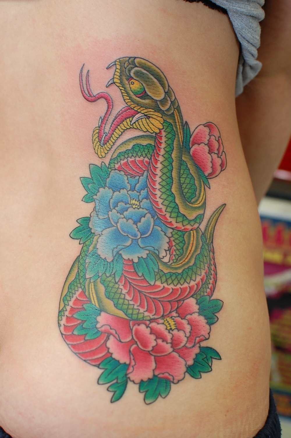 蛇 牡丹のタトゥー刺青 和彫り 女性 NINE STATE DESIGN 大阪 日本橋 タトゥースタジオ Osaka Tattoo