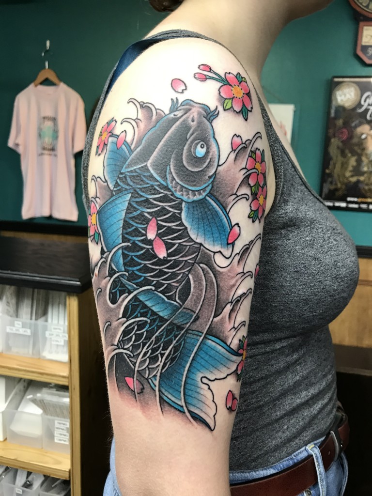 鯉 桜の刺青 和彫り タトゥー 女性 | NINE STATE DESIGN | 大阪 日本橋 タトゥースタジオ | Osaka Tattoo